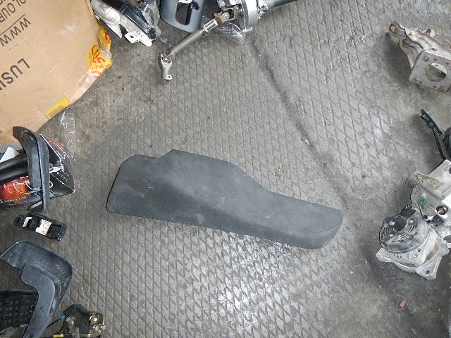 снять заднее сиденье авенсис 2007