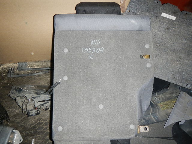 как раскладываются задние сиденья на ниссан альмера g15