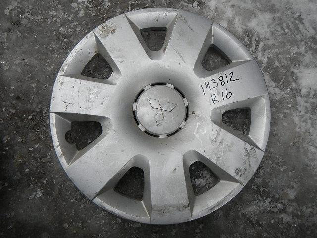 Колпак колеса митсубиси. Мицубиси лансер 10 на колпаках. Центральные колпаки для дисков mitsubishi r16. Колпаки мицубиси r16. Колпак колеса митсубиси.