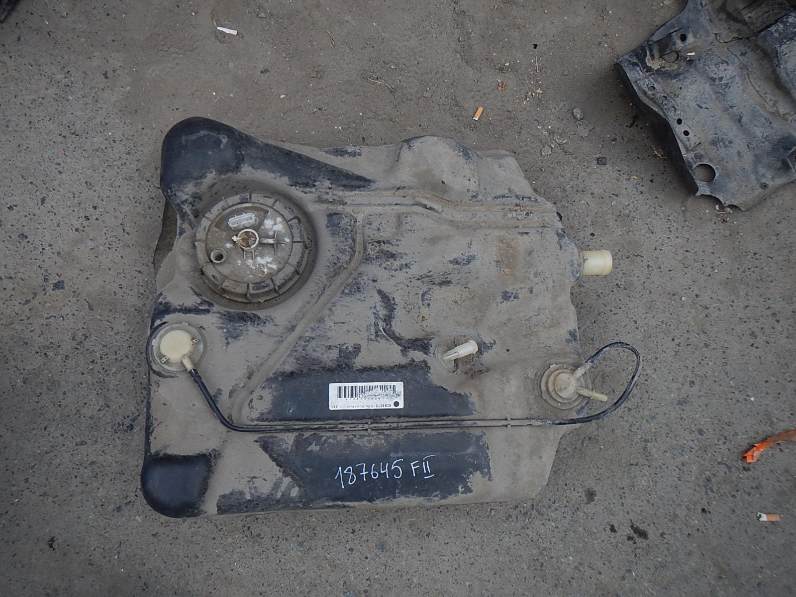 6. Топливный бак форд фокус 3. Объем бака фокус 2 1. 8. Сплющило бак фокус 3.