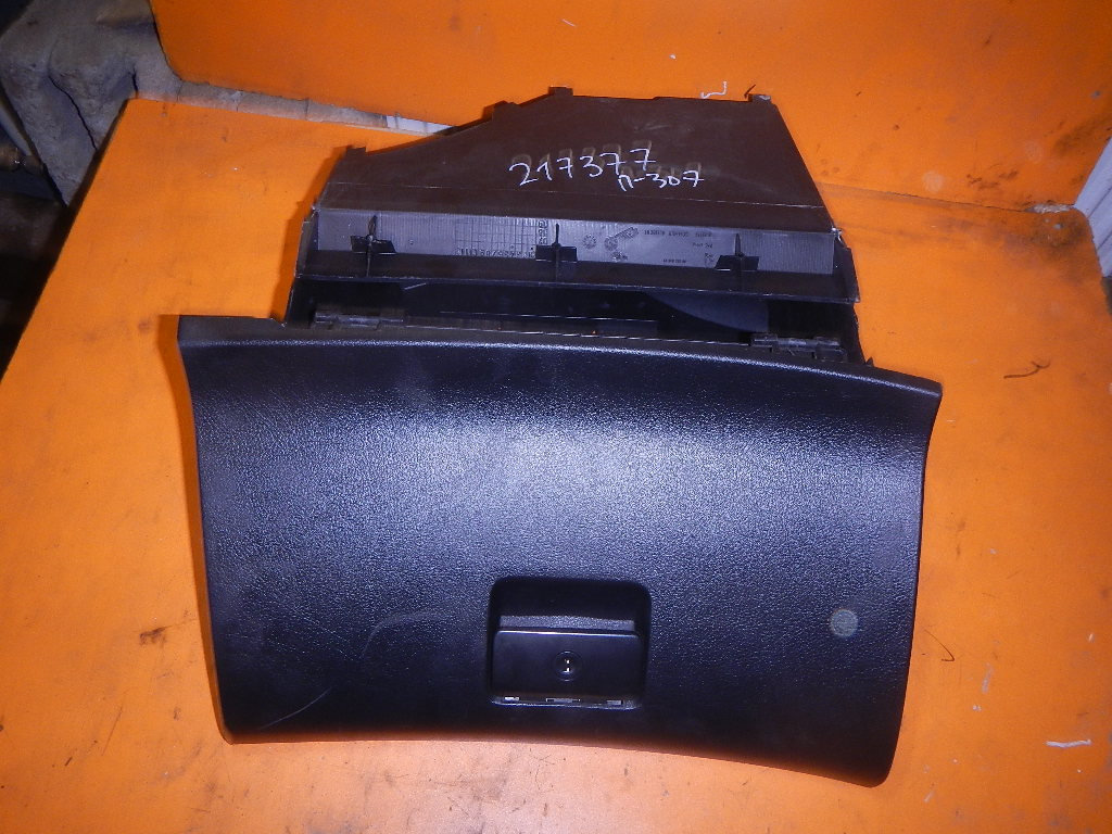 снятие бардачка пежо 307