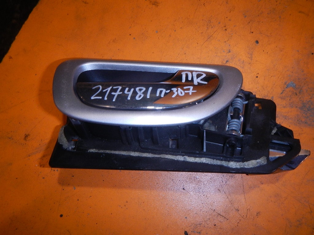 Ручка крышки багажника пежо 307. Ручки потолка пежо 307. Ручка правая задняя двери пежо 307. Ручка от пежо. Хромированная ручка багажника пежо 307 sw.