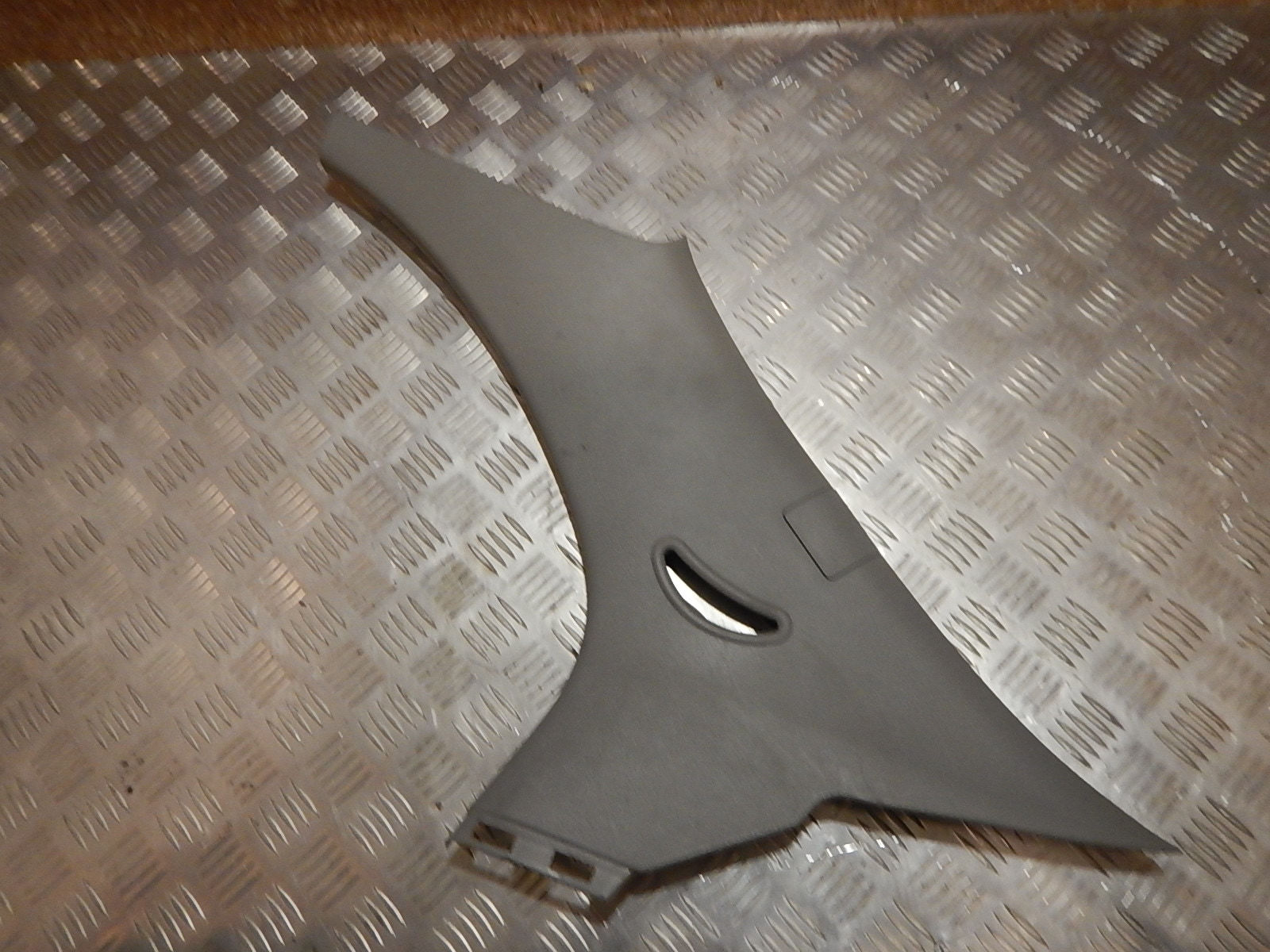 обшивка задней стойки