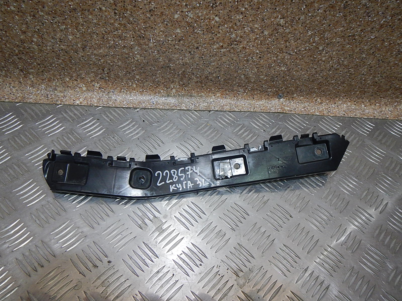 Кронштейн бампера опель астра h gtc. Левый кронштейн крепления заднего бампера. Кронштейн переднего бампера hyundai i30 2013. Кронштейн бампера опель зафира б. Кронштейн заднего бампера opel astra 2010.