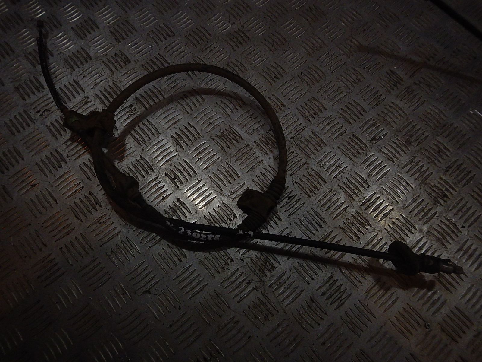 6. Трос стояночный на паджеро спорт 2012г. Тросик ручника лансер 9. Трос ручника лансер 9 1. Трос стояночного тормоза митсубиси лансер.