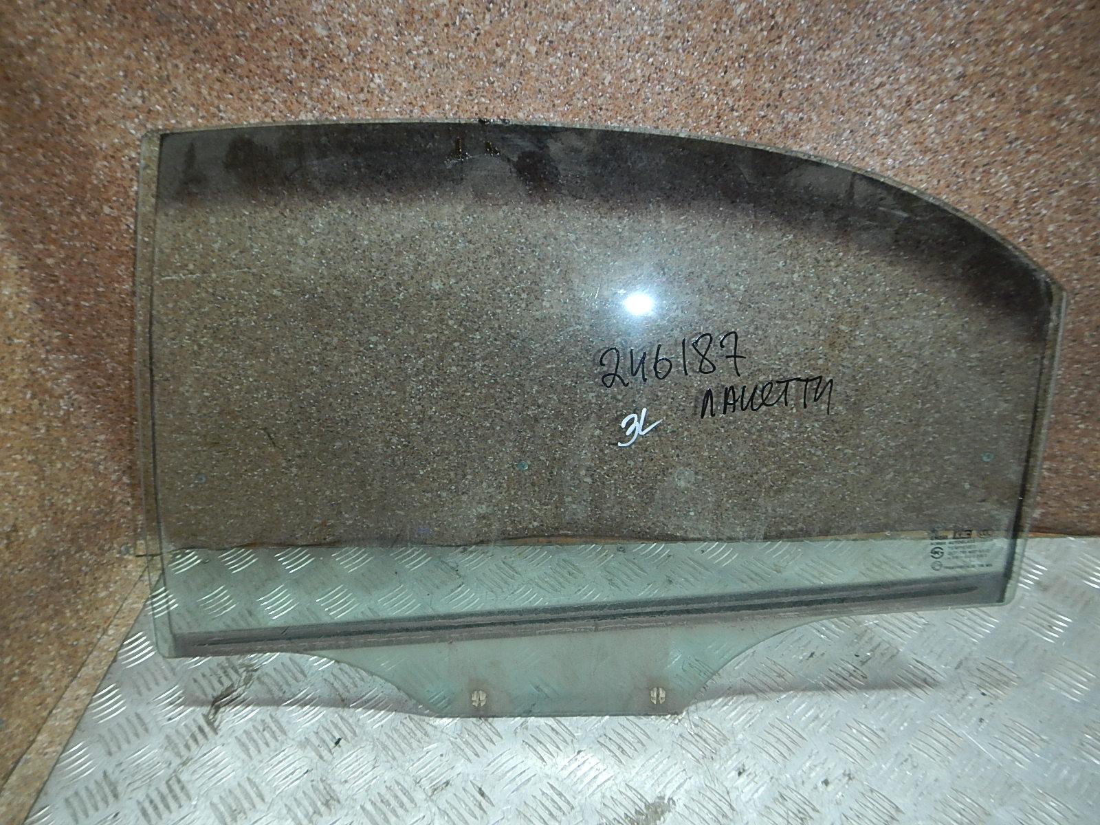 заднее стекло шевроле лачетти