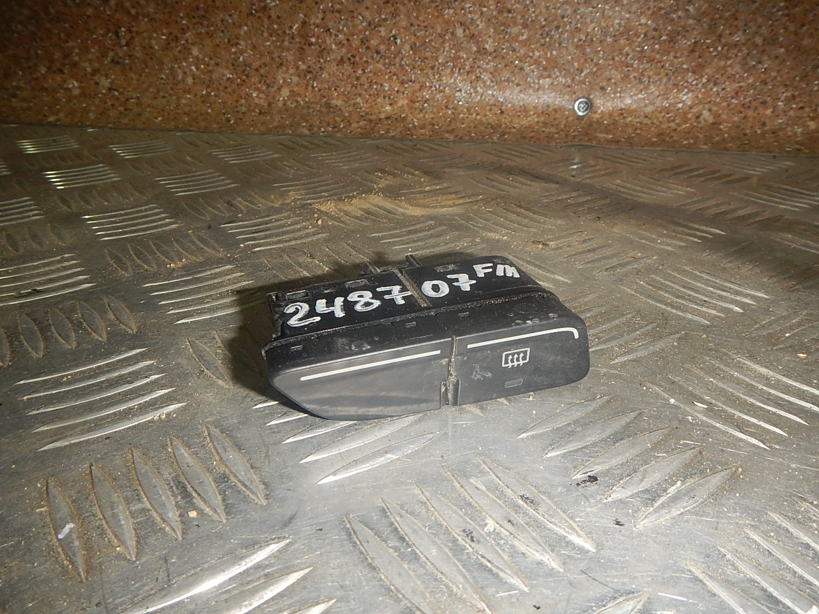 обогрев лобового стекла форд фокус 3. кнопки обогрева стекла форд фокус 3. кнопка подогрева лобового стекла форд фокус 3. форд фокус 3 обогрев заднего стекла.