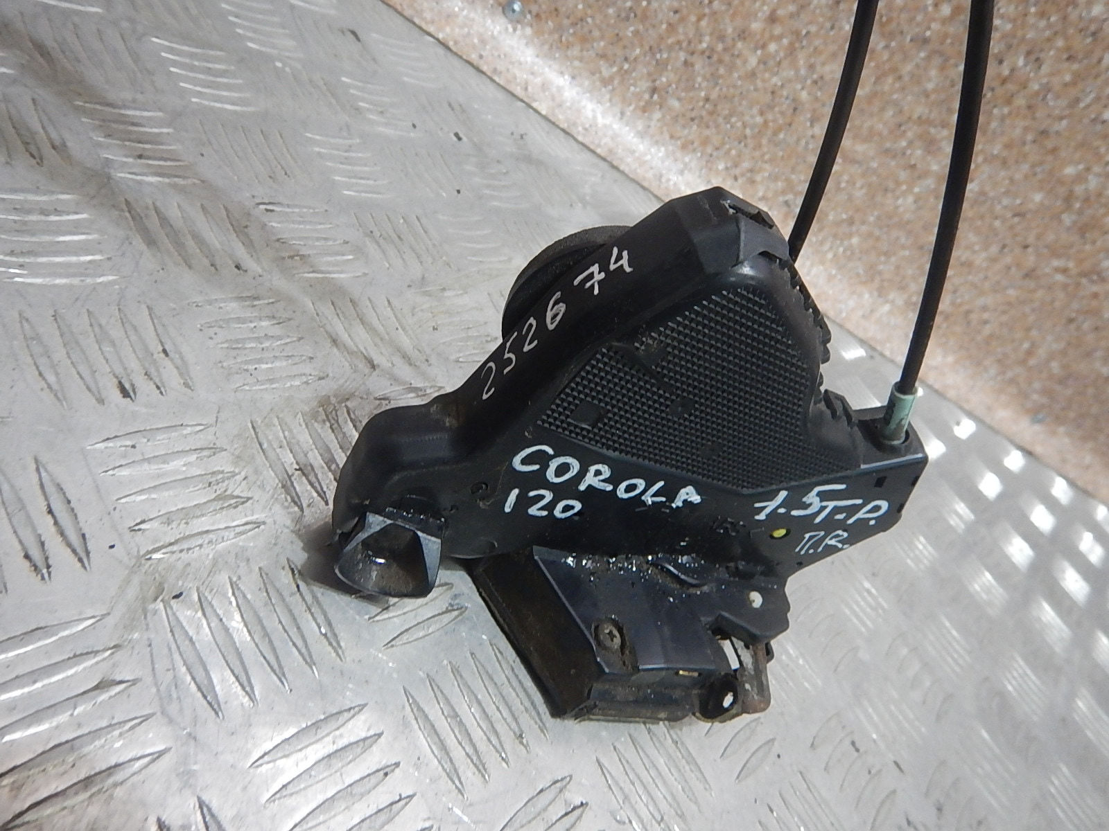 Corolla 2000 замок водительской двери