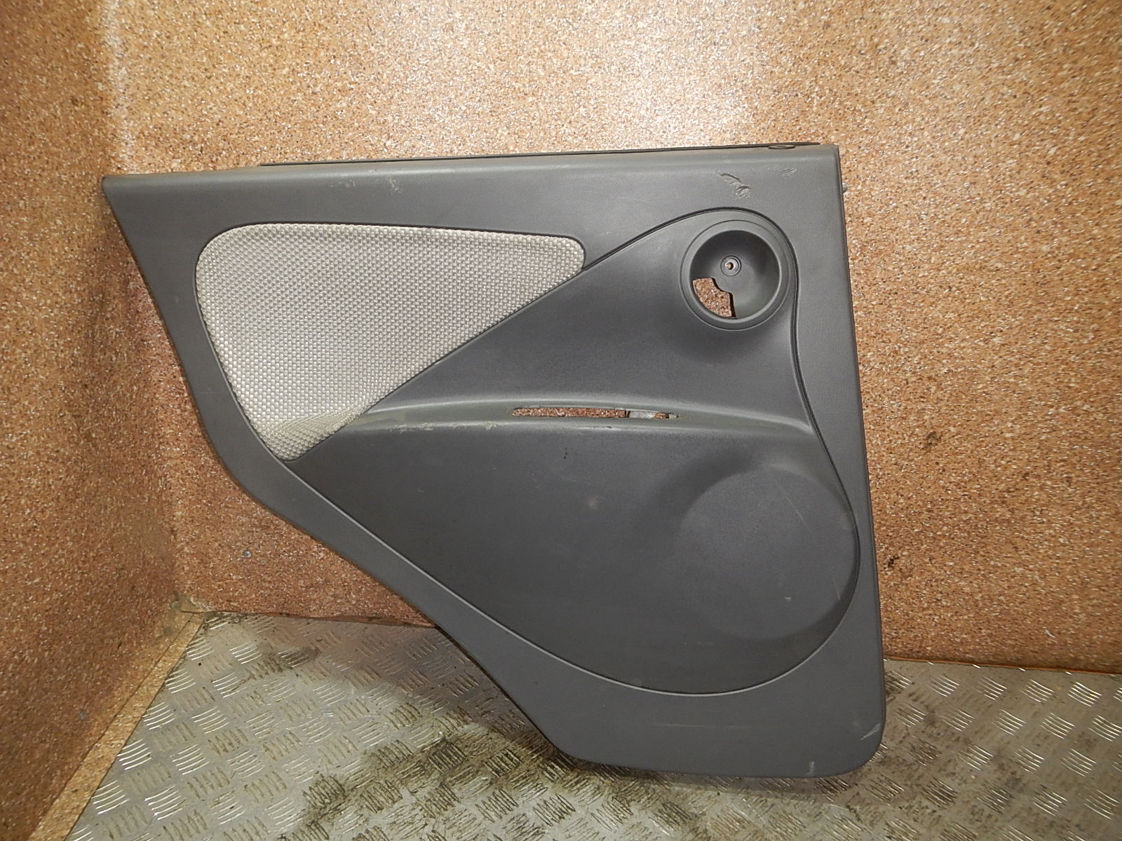 Обшивка двери chery fora. Чери фора внутренняя обшивка двери. Карты дверей чери тигго т11 автозвук. Дверь передняя левая chery indis. Обшивка чери.