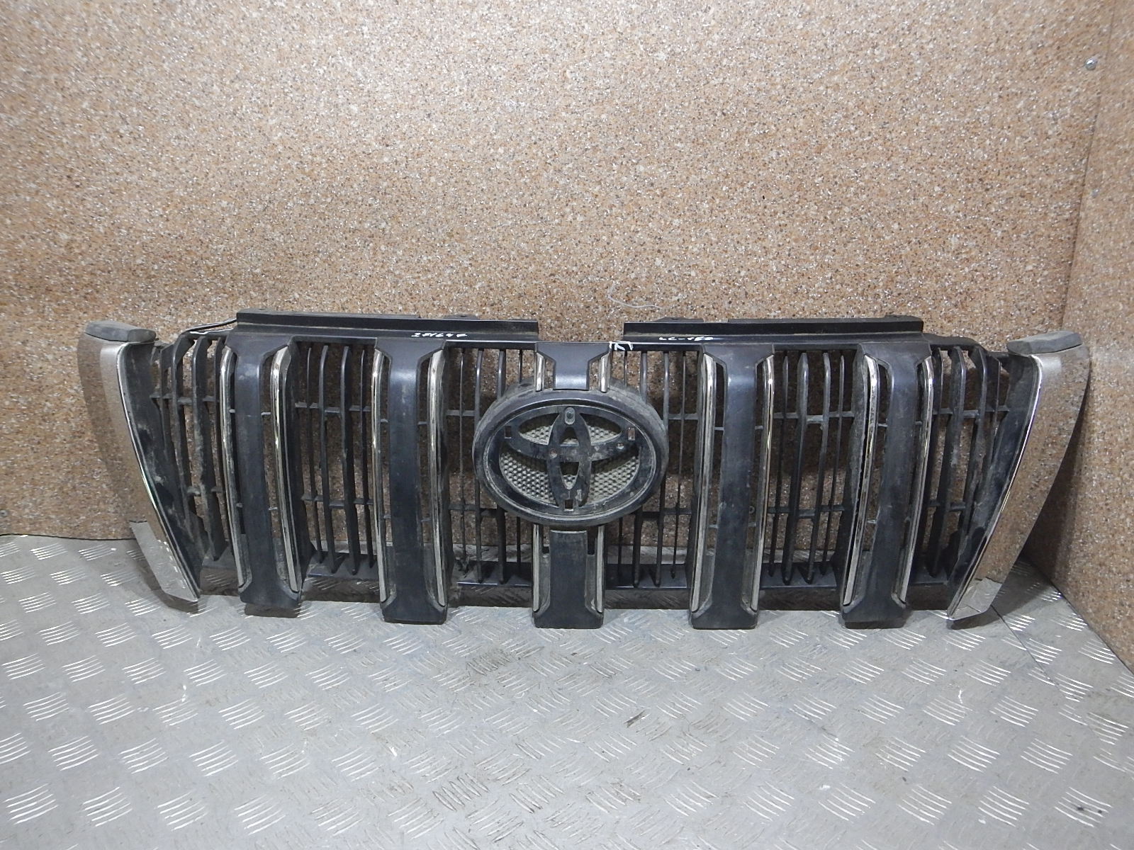 Решетка радиатора, Toyota (Тойота)-LAND CRUISER 150 (09-) - Артикул детали: 2716