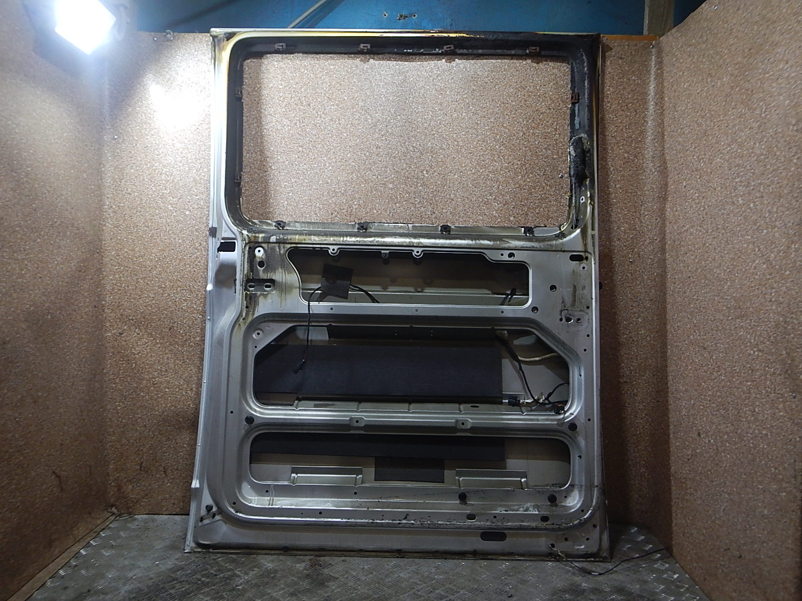 7e0843336a. Volkswagen transporter t5 дверь. T5 сдвижная дверь. направляющая сдвижной двери volkswagen transporter т5. планка направляющей сдвижной двери т5 фольксваген.