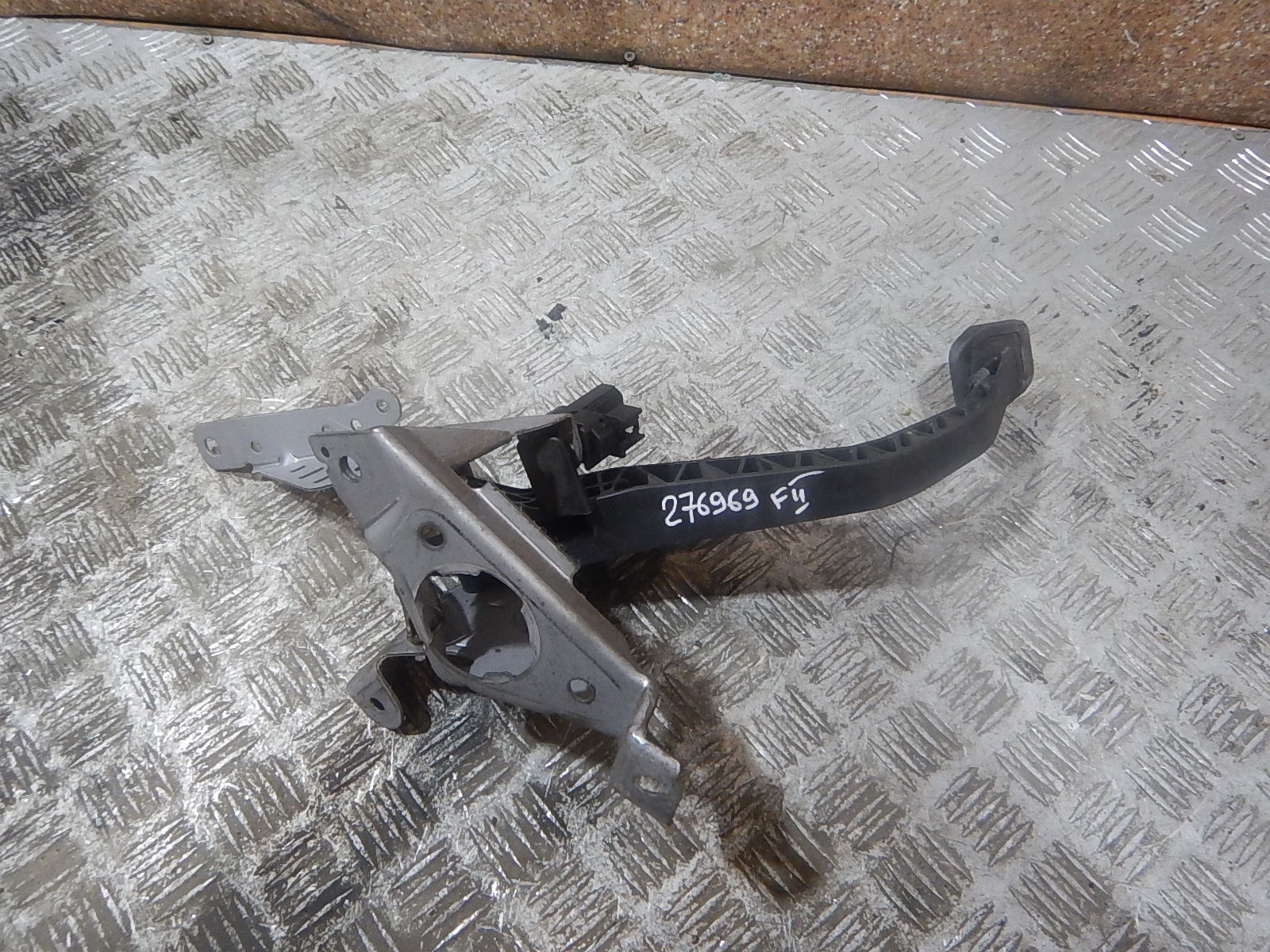 Провалилась педаль сцепления форд фокус 2. Педаль сцепления форд фокус 2. Педаль сцепления форд мондео 3. Педаль сцепления форд фьюжн 1. Педаль сцепления ford ranger.