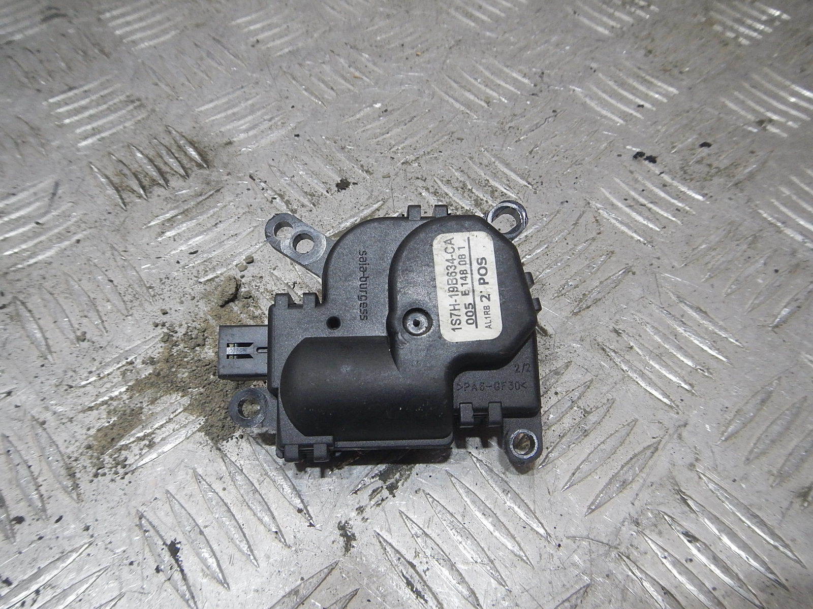 привод заслонки форд фокус 2. 97154-2e250. как снять моторчик заслонки печки. привод печки хонда пилот. моторчик заслонки додж караван 4.