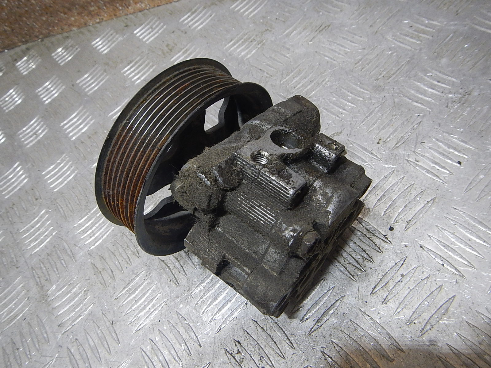 7 дизель. Гур дискавери 4. Насос гидроусилителя дискавери 4 3. Насос гур дискавери 3. Discovery 3 2.