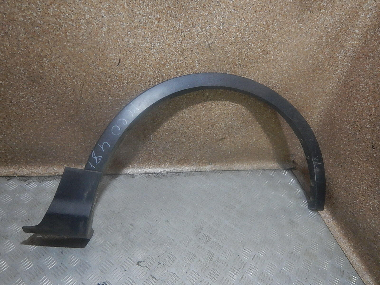 накладка внутренняя крыла переднего левого киа соренто 2012. накладка на крыло honda cr-v 3. молдинг крыла митсубиси аутлендер 2012. накладка на крыло мазда 3 крыла мазда 3. накладка крыла передняя правая.