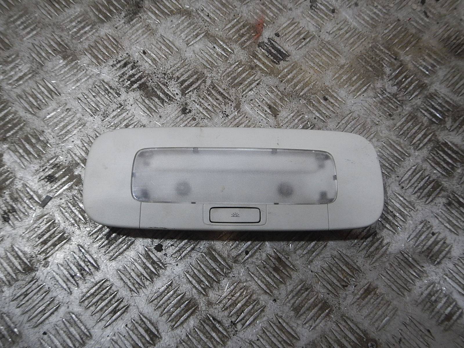 плафон передний volkswagen jetta 5. плафон салона vw jetta центральный.