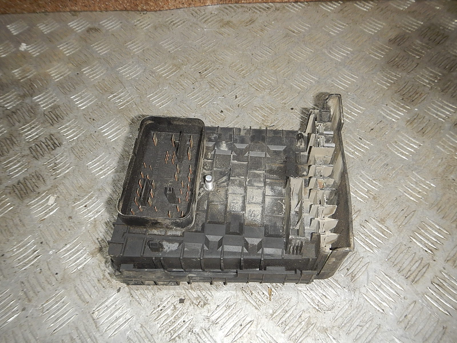 Купить Блок предохранителей VW Transporter T4 1996-2003 357937039 в Вологде в Во