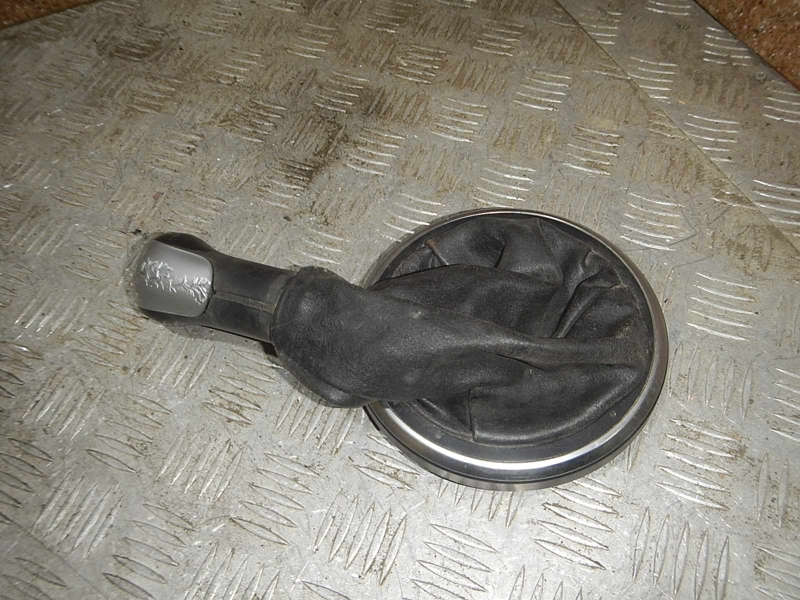 Купить Чехол Кулисы Кпп Вольво С40 2001