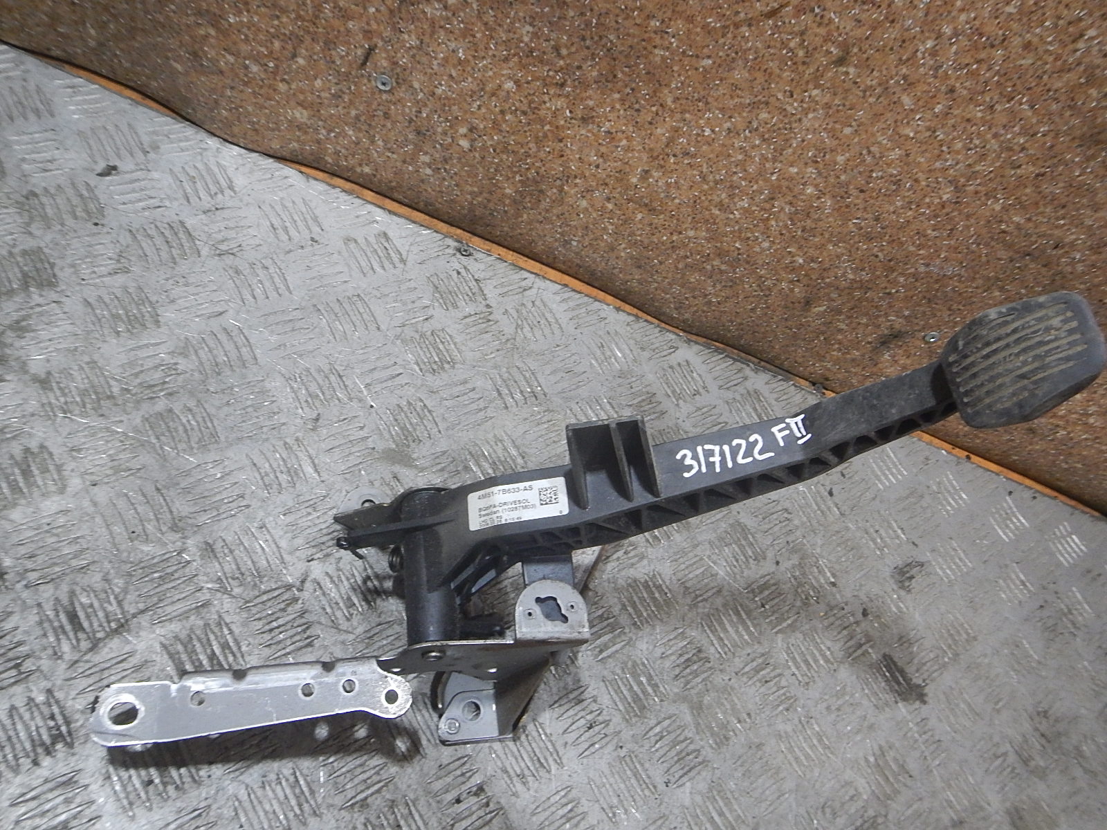 Педаль форд фокус 2. Педаль газа форд фокус 2 1. Педаль газа форд фокус 2. Форд фокус 1 педаль тормоза. Педаль газа форд фокус 2 2.