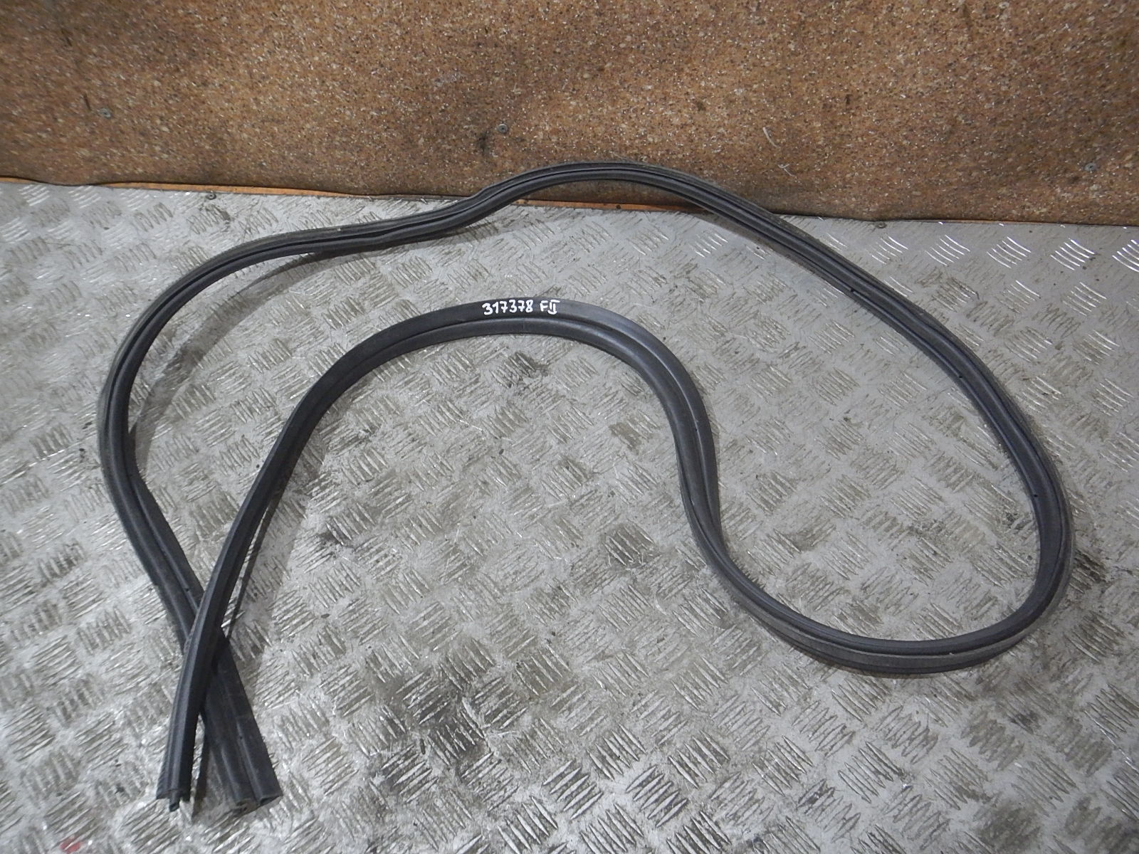 Уплотнитель двери ford ranger. Дверной уплотнитель форд фокус 2. Уплотнитель стекла крышки багажника ford focus-ii. Уплотнитель двери форд фокус 2. Дверной уплотнитель форд фокус 2.