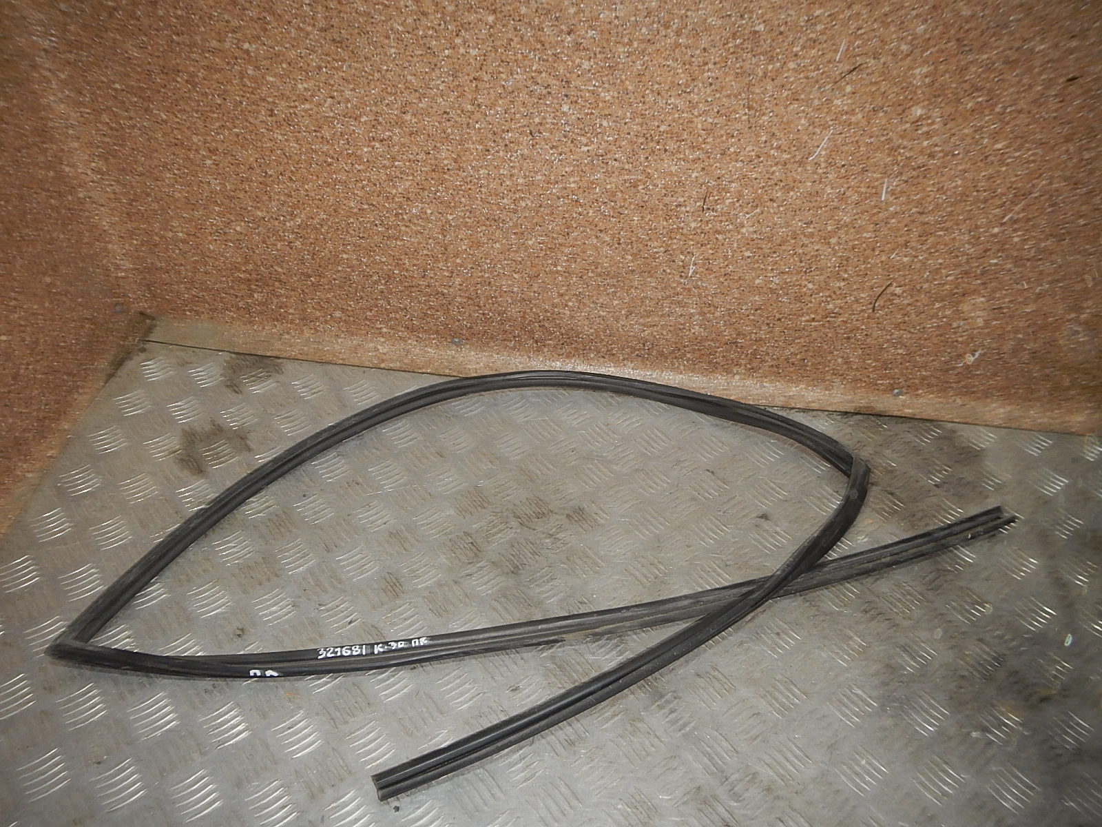 Купить Уплотнитель Лобового Стекла Тойота