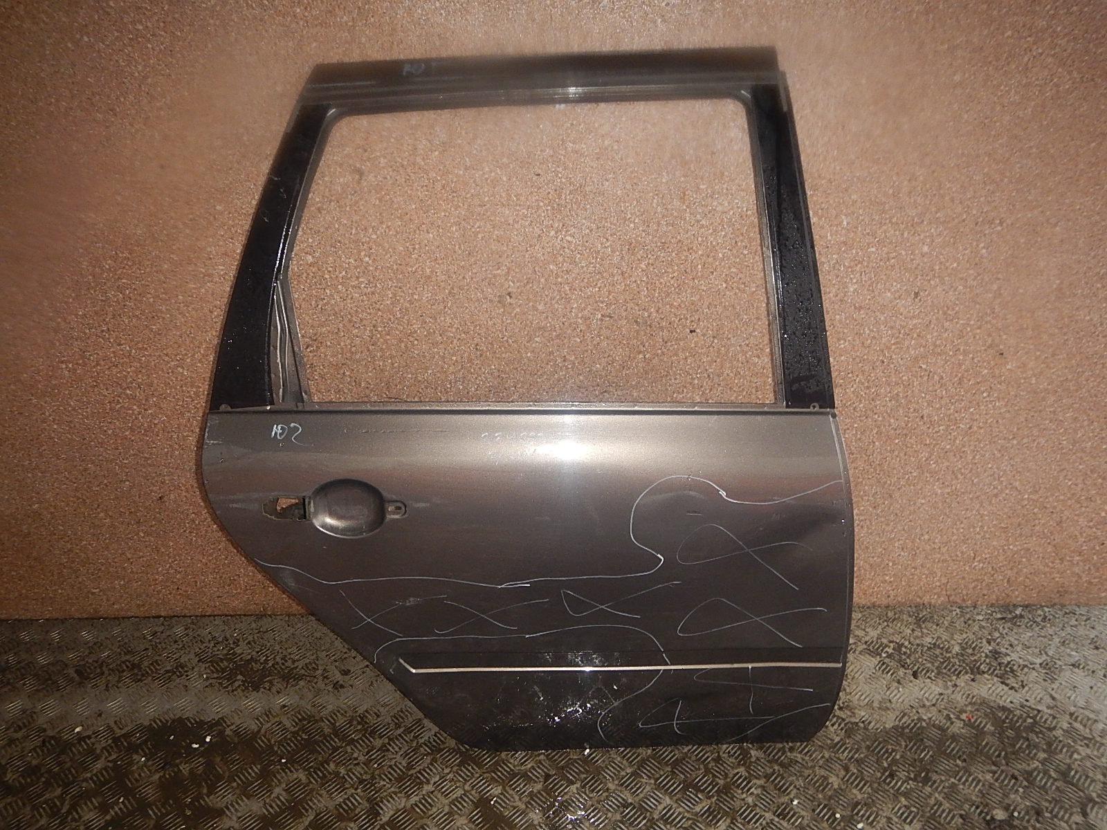 Задняя дверь гранта кросс. 821002780r