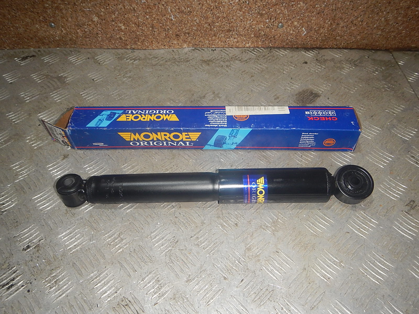 Размеры амортизатора заднего фиат гранде пунто. Фиат пунто 188 болты крепления амортизатора. Амортизатор фиат пунто. Задняя подвеска фиат пунто 2. Фиат пунто амортизатор.