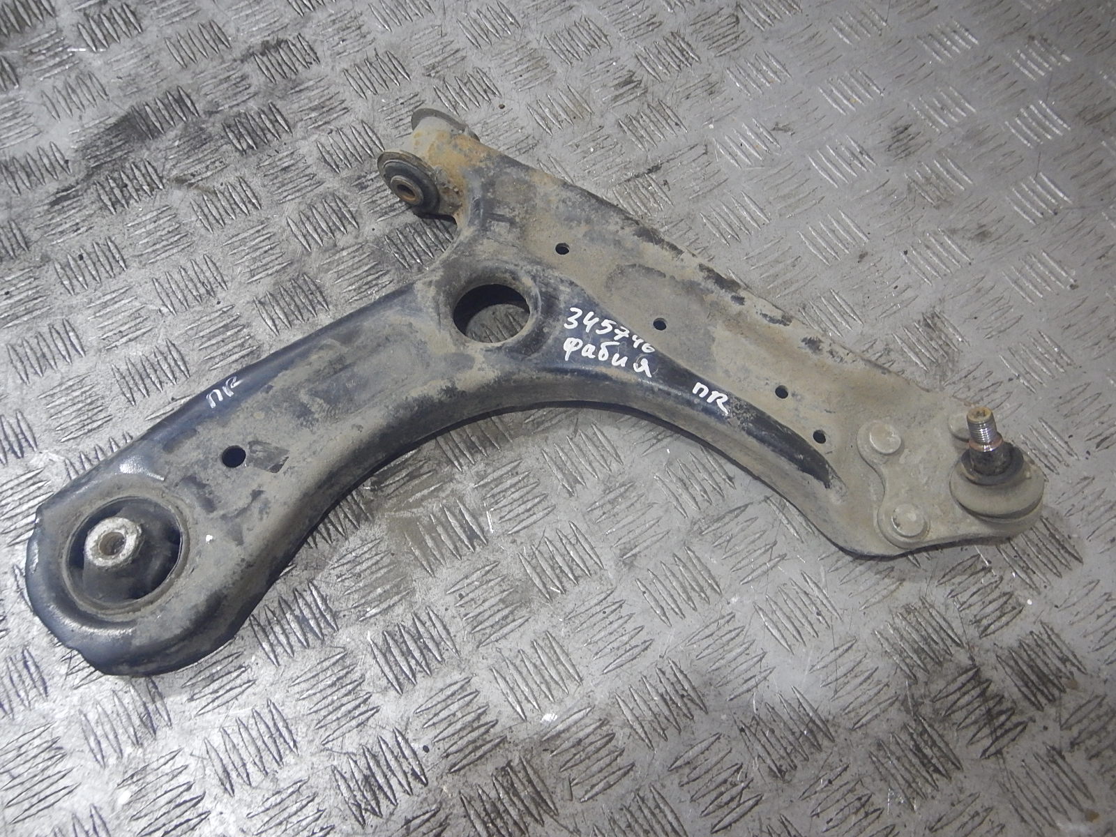 Cqvw-3l. Левый рычаг джили мк. Рычаг передний фабия 1. Рычаг передний джетта 6. Рычаг передний фабия 1.