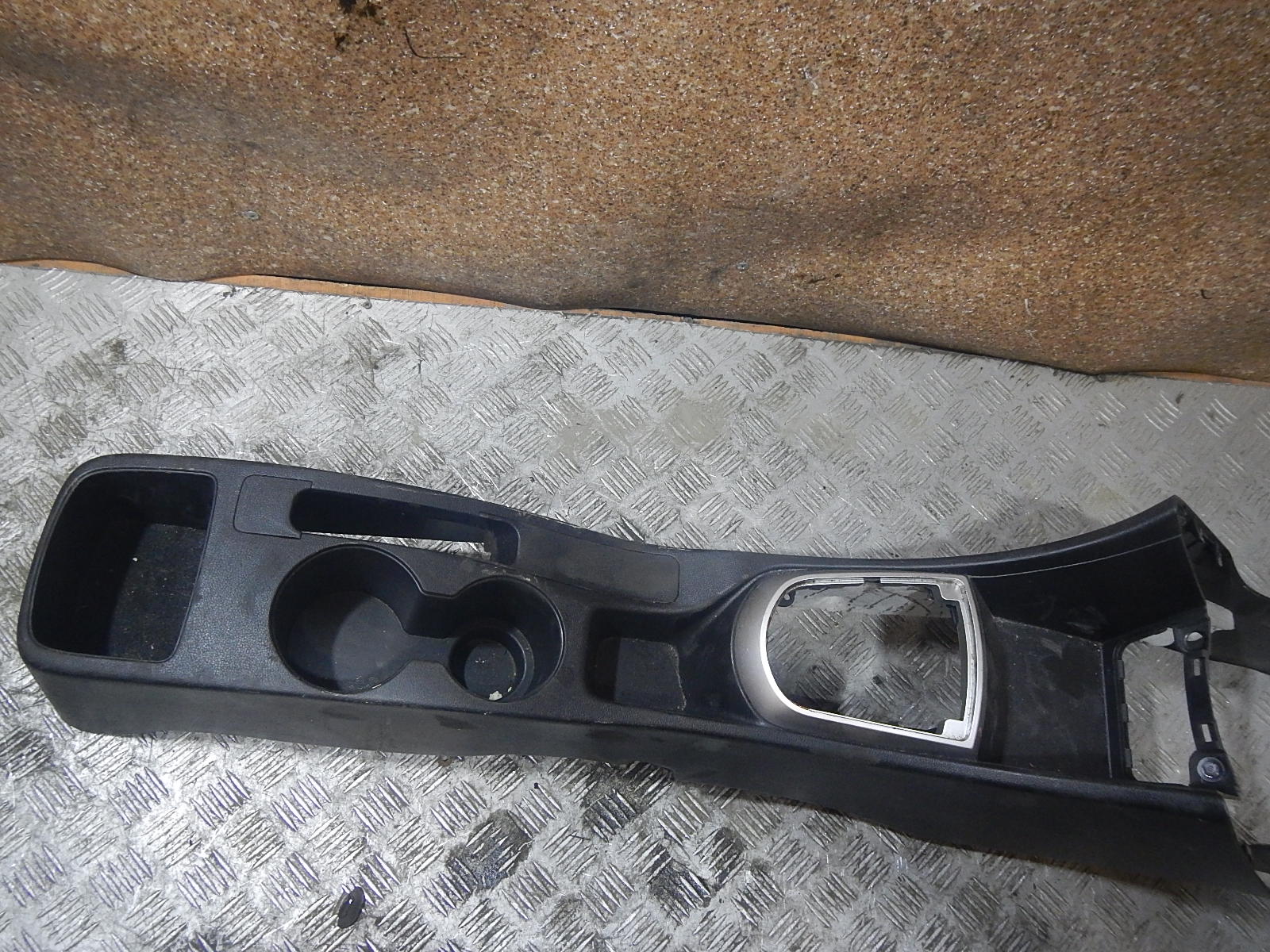 Центральная консоль solaris 2019. Mazda 6 gg 2 din магнитола. Кнопка центральной консоли hyundai. Центральная консоль акцент 1. Центральная консоль хендай.