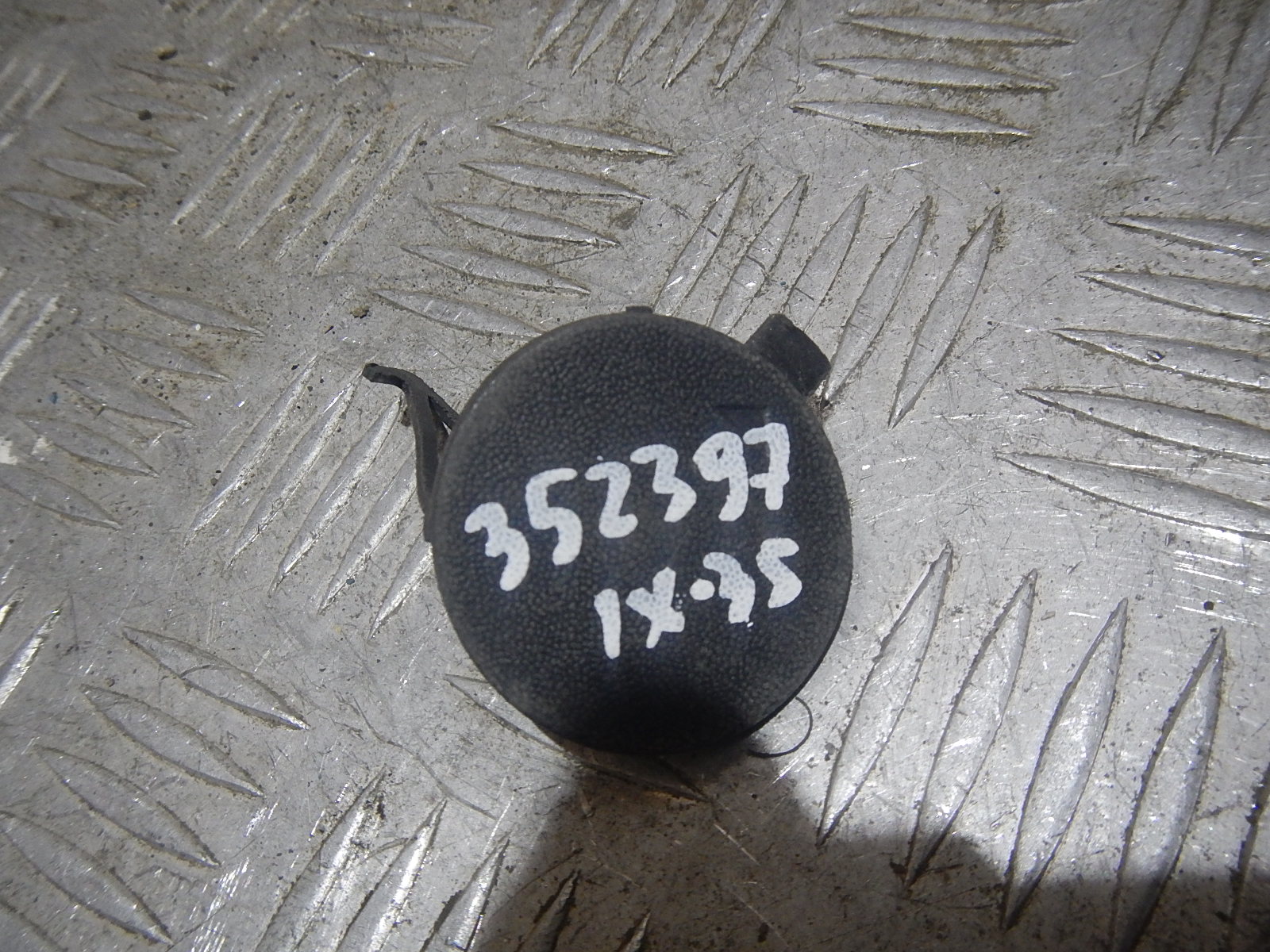 Заглушка заднего бампера под буксировочный крюк hyundai creta. Заглушка двери hyundai ix35. Заглушка переднего бампера hyundai getz. Заглушка буксировочного крюка хундай крета 2019. Cfynf at 2 заглушка буксировочного.