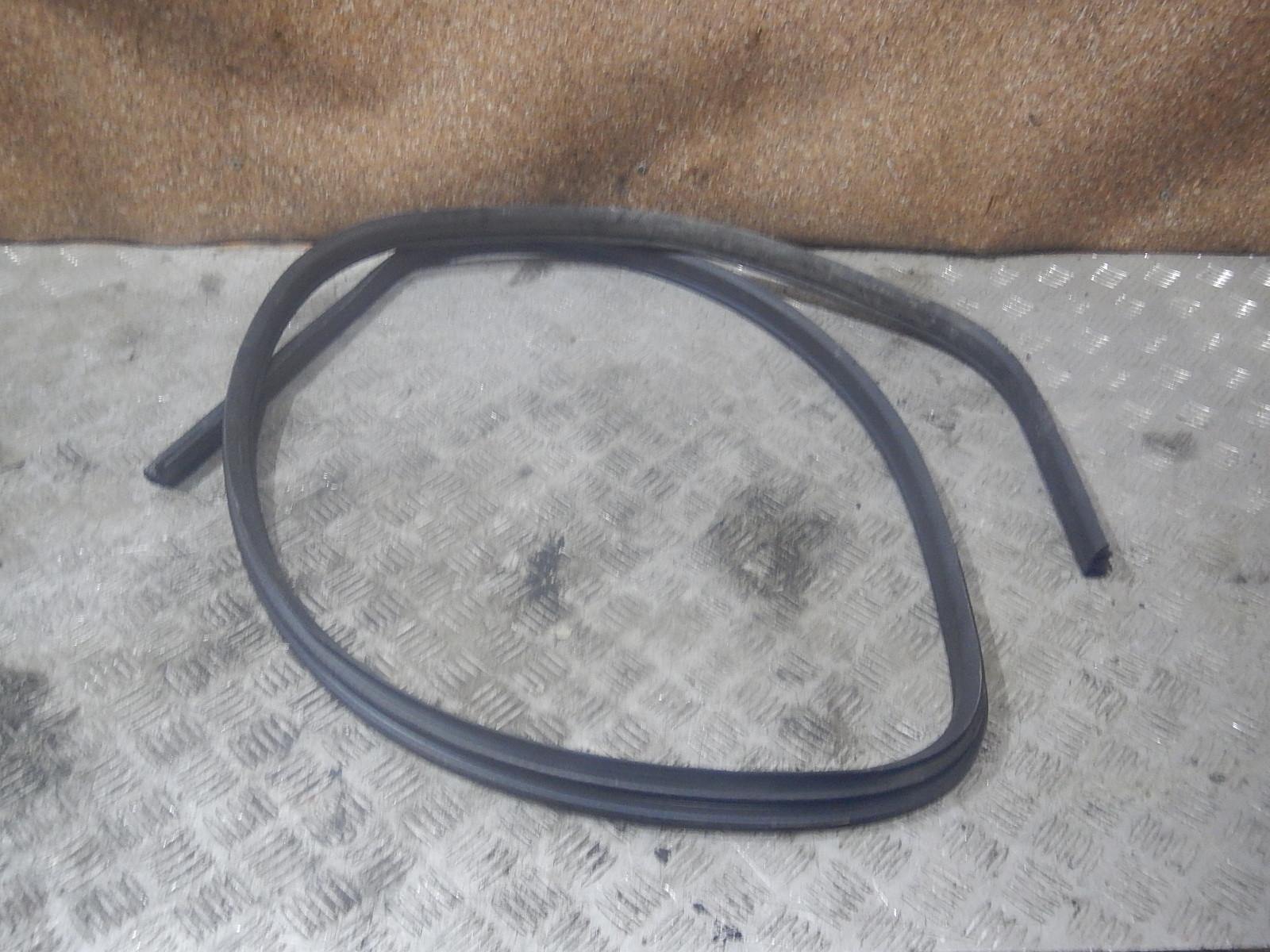 Уплотнители на проемы дверей форд фокус 2 рестайлинг. Полный комплект уплотнителей форд фокус 2. Уплотнитель двери ford focus 2. Уплотнители на пороги форд фокус 2. Уплотнитель форд фокус.