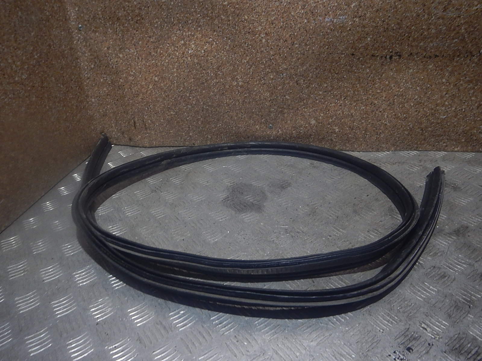 Уплотнитель форд фокус. Уплотнитель двери форд фокус 2. Уплотнитель форд фокус. Уплотнитель двери форд фокус 2. Резинка багажника на форд фокус 2 седан.