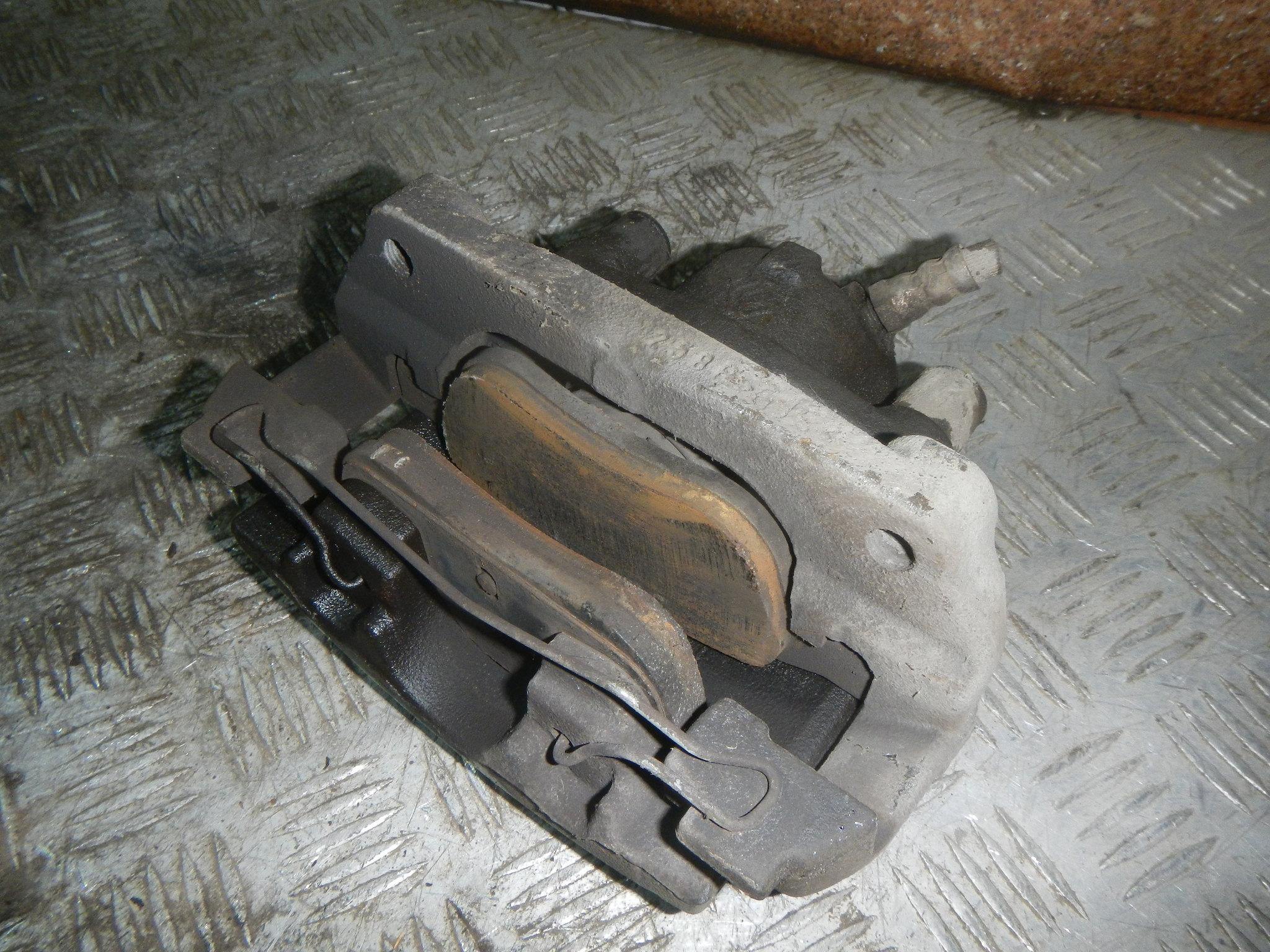 Рено флюенс передний суппорт. Суппорта рено меган 3. Задний суппорт рено флюенс. Тормозной суппорт рено флюенс. Тормозной суппорт рено флюенс.