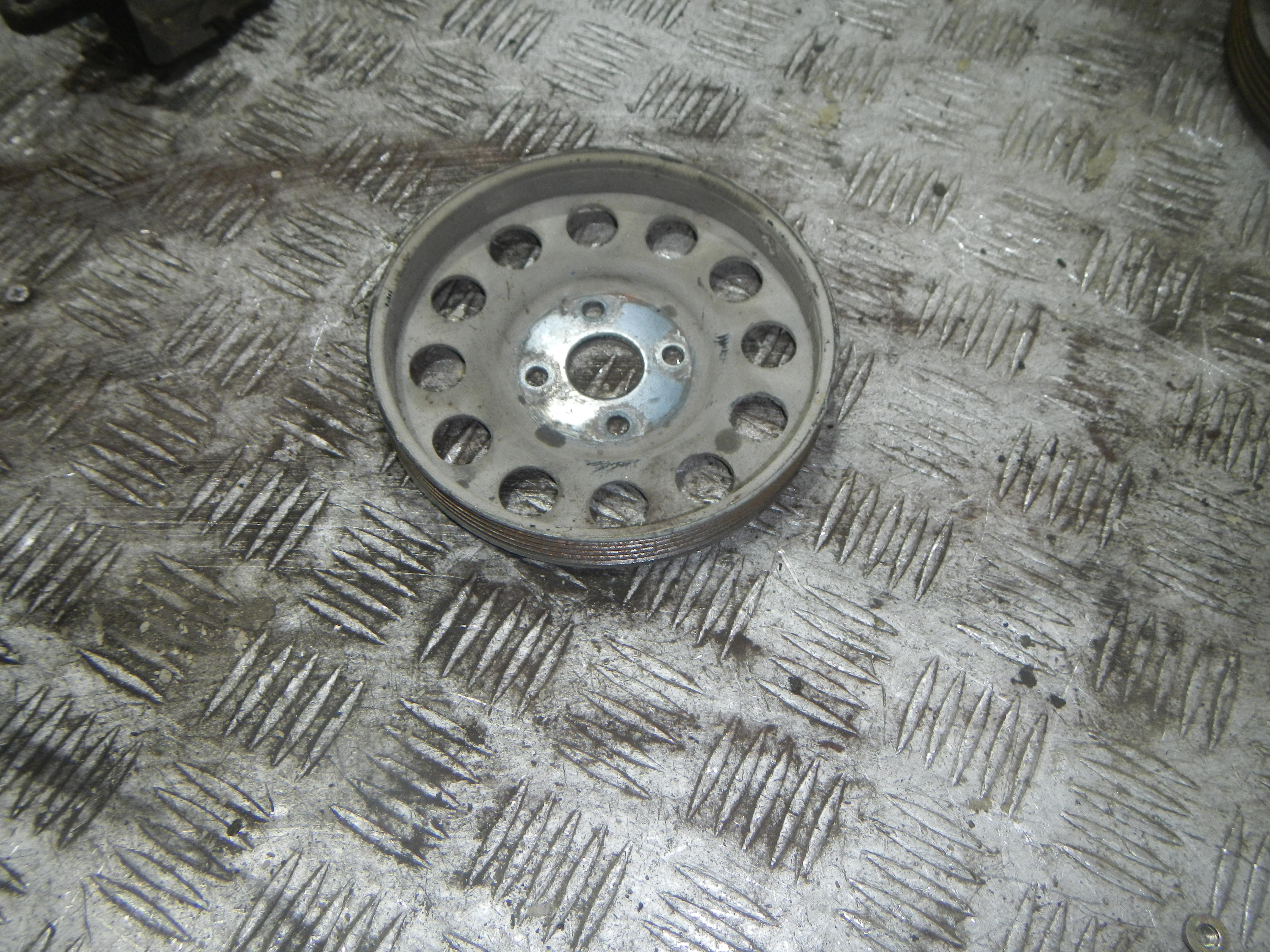 Mr994676 шкив коленвала лансер 9. Шкив коленвала mitsubishi lancer 9. Лансер 9 шкив помпы byd f3. Митсубиси л200 шкив коленвала. Шкив коленвала митсубиси лансер 10.