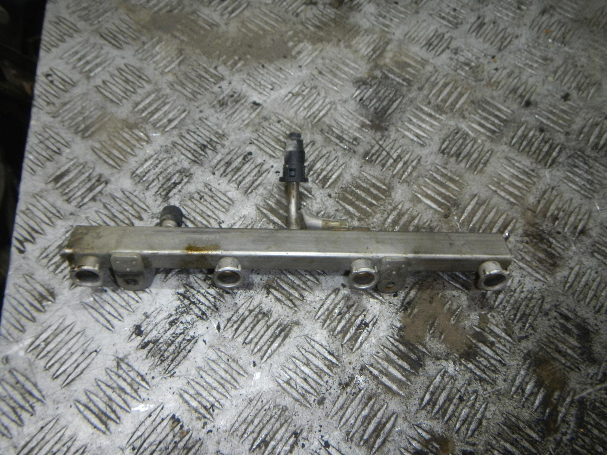 Рейка топливная (рампа) бу Chevrolet Aveo (T250) 2005-2012 купить в интернет-маг