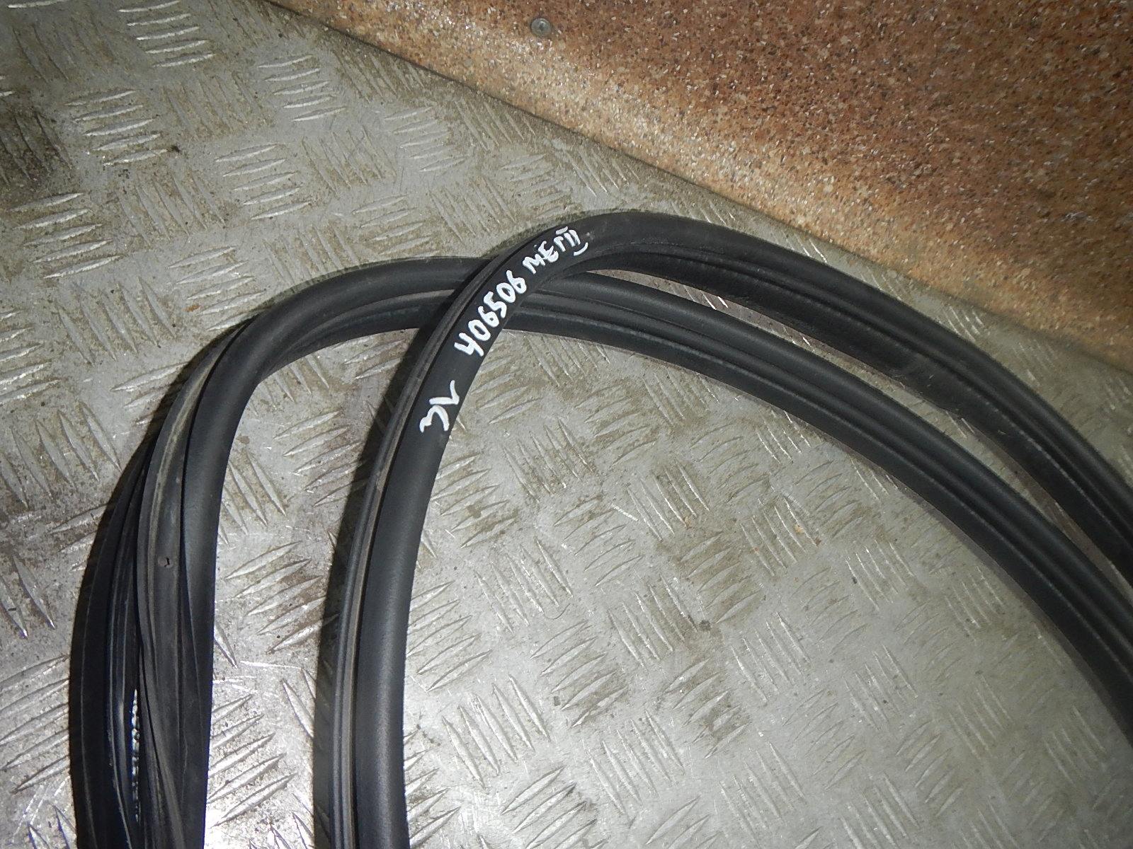 Уплотнитель багажника рено меган 2 универсал. Уплотнители рено меган 2. Резинки на двери рено меган 2. Уплотнители рено меган 2. Резинки на двери рено меган 2.