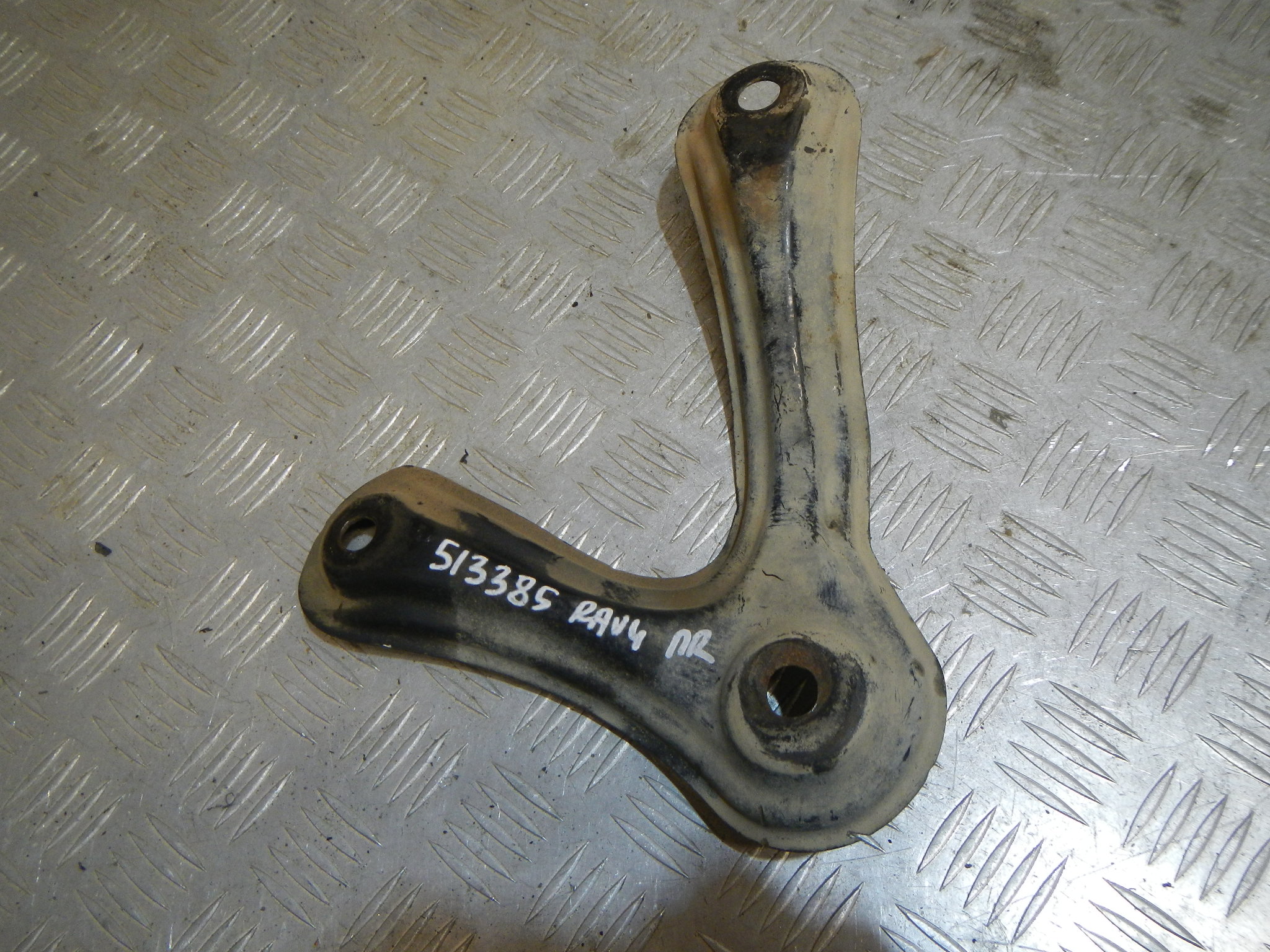 Кронштейн рычага 2217. 6q0199294d. 6q0802221a. Кронштейн вилка. Кронштейн переднего левого рычага суперб.