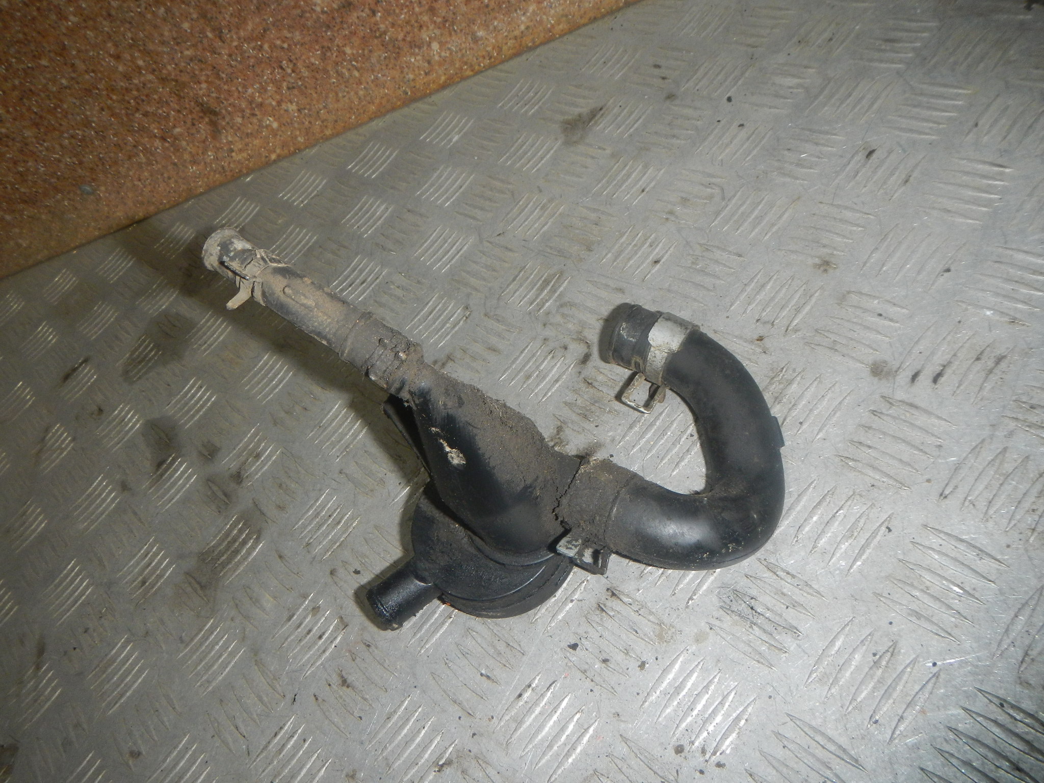 Сапун саньенг. Патрубок 6650180533. Масляный насос муссо. Патрубок 6650180533. Сапун саньенг.