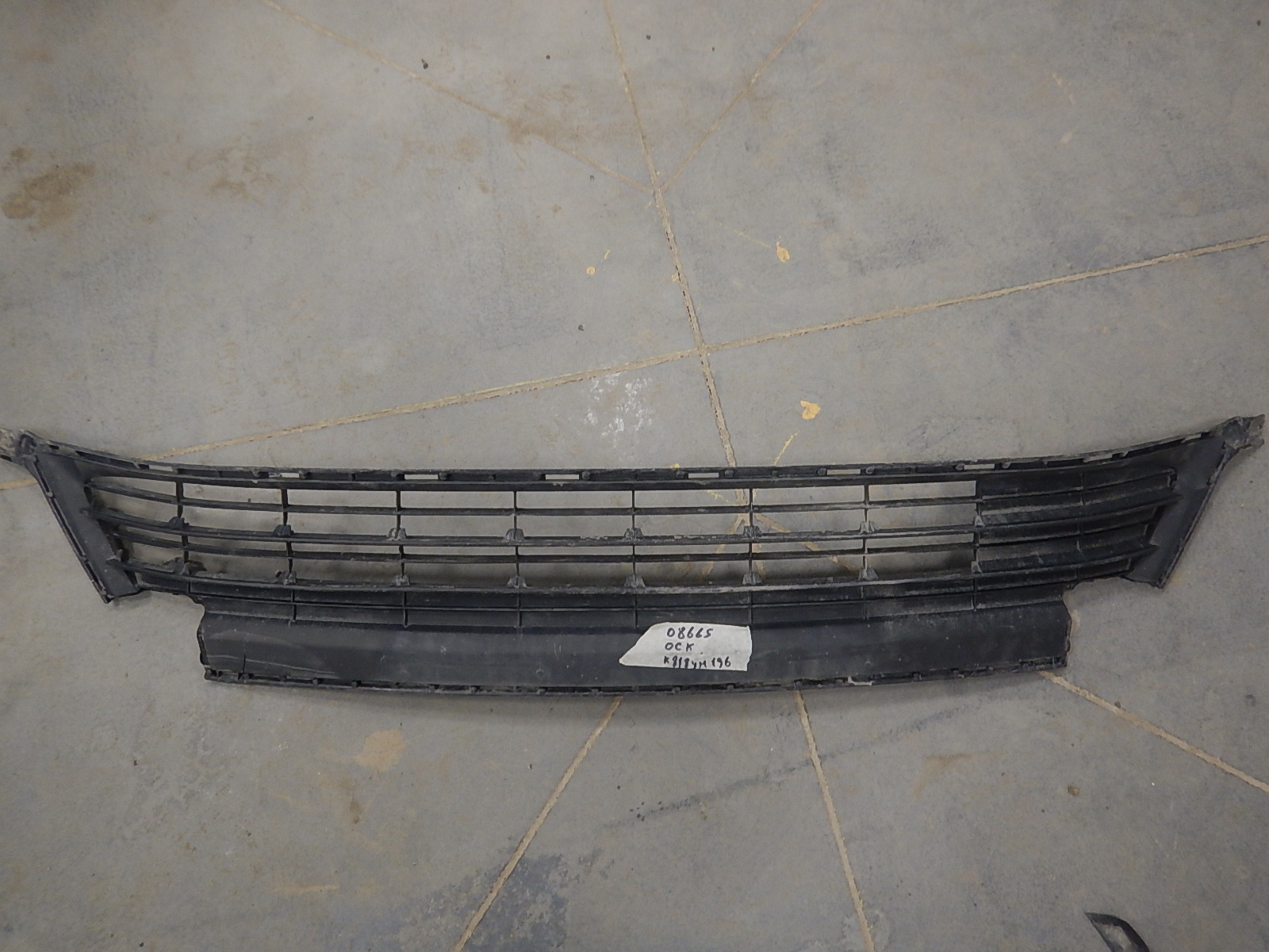 Решетка в бампер центральная