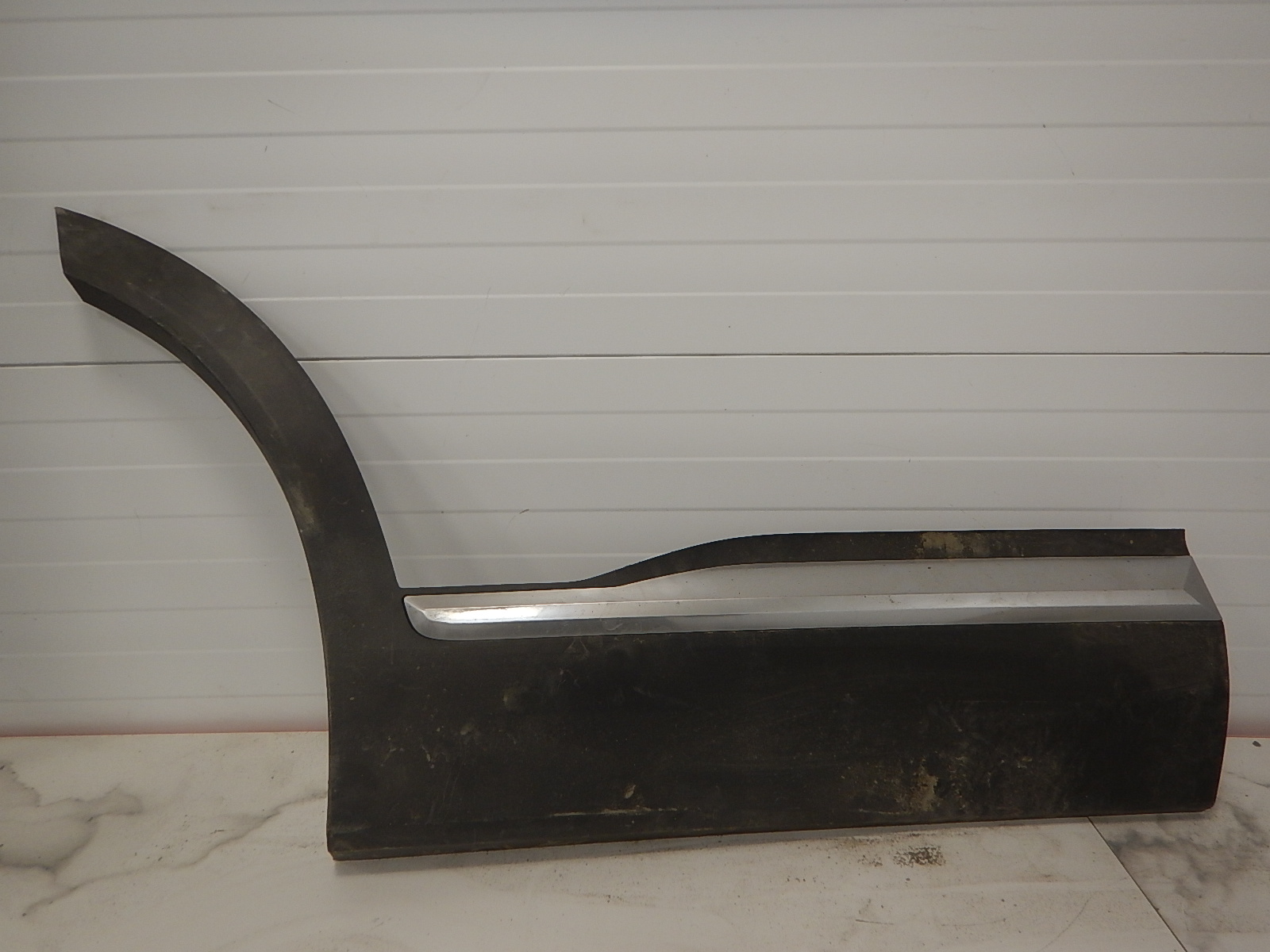 Молдинг задней правой двери