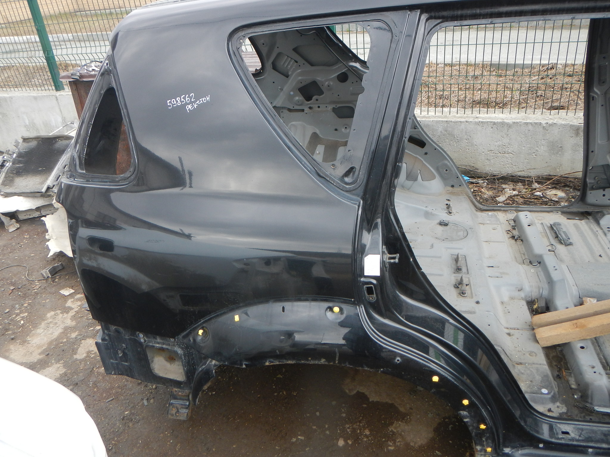 Крыло заднее правое