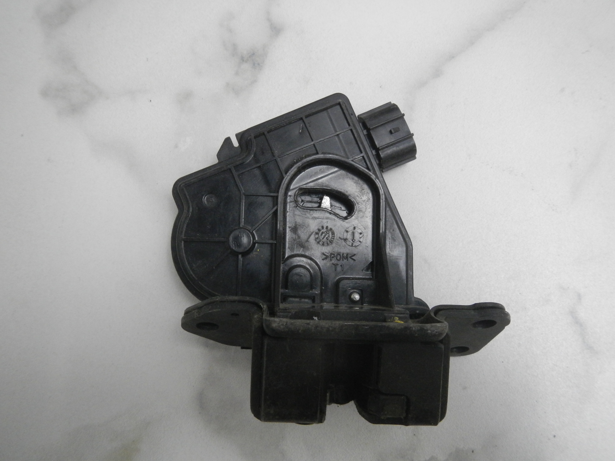 Замок багажника