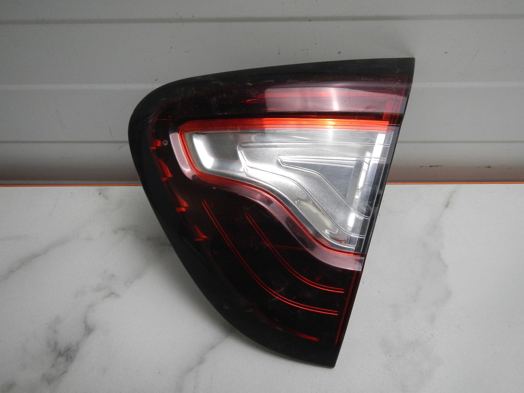 Фонарь задний внутренний правый