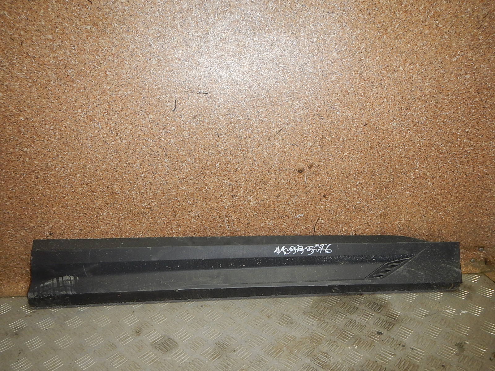 Молдинг передней правой двери