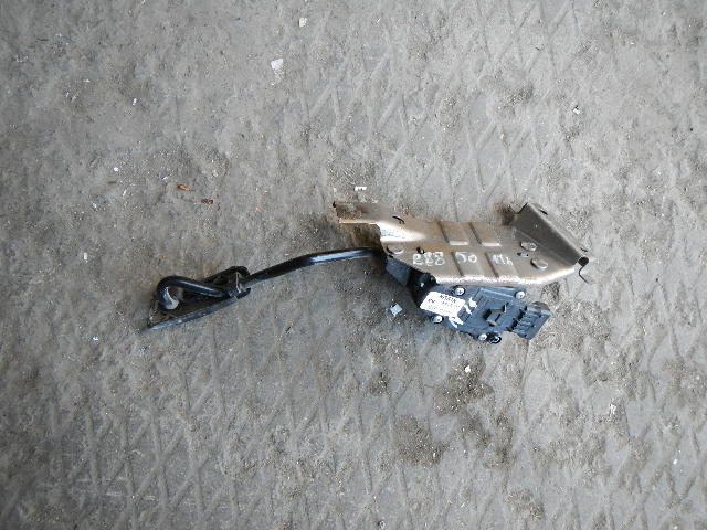 Датчик педали ниссан альмера классик. Педаль акселератора ниссан альмера классик. ниссан альмера 2007 заглушка педали газа. педаль газа ниссан тиида. резинка педали газа ниссан альмера классик.