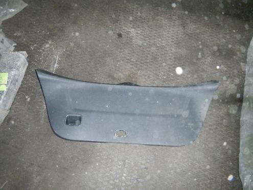 Обшивка двери багажника, Toyota (Тойота)-YARIS (05-)