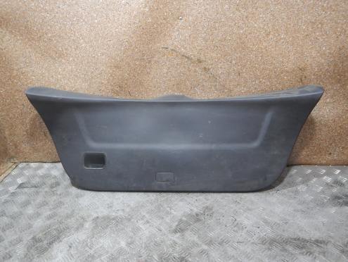 Обшивка двери багажника, Toyota (Тойота)-YARIS (05-)