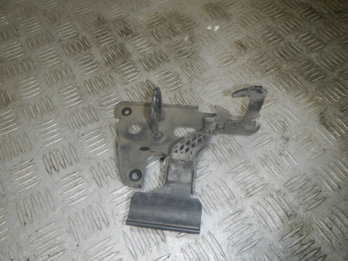 Фотография Крючок капота, Audi (Ауди)-A6 (C6) (05-11)