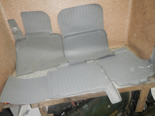 Коврики салона (комплект), Toyota (Тойота)-LAND CRUISER 200 (08-)