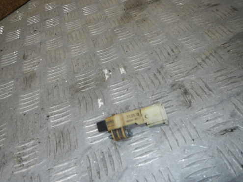 Фотография Датчик положения коленвала, Volkswagen (Фольксваген)-CADDY (11-)